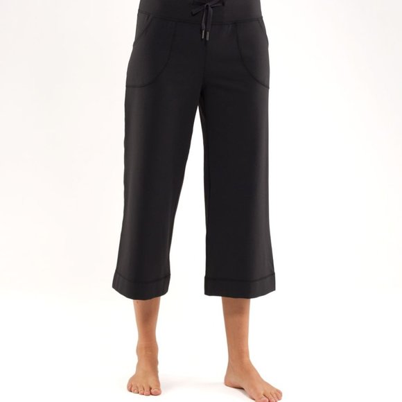 lululemon Still Crop - Picture 5 of 5